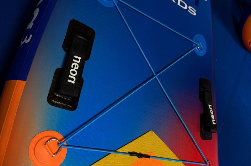 neon 3 sunset round paddleboard nafukovaci popruhy na veci dry bag